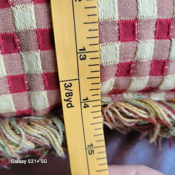 A vintage chicken accent pillow - Picture 5 of 5